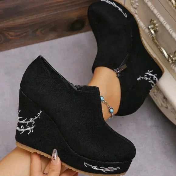 Shoes - Women's Wedge Heel Boots, Solid Color Fashion Platform Booties